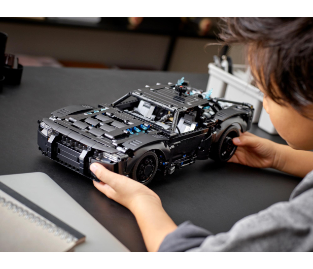 LEGO Technic 42127 THE BATMAN-BATMOBILE - 1030808 - zdjęcie 5